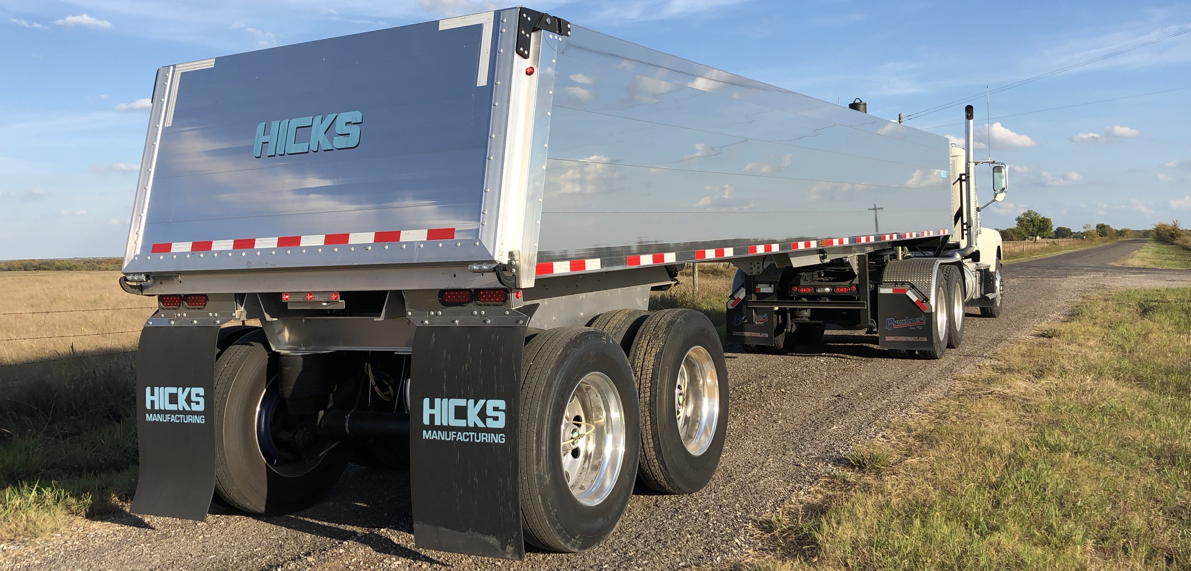 Hicks aluminum end dump trailer and dump body for hauling aggregates